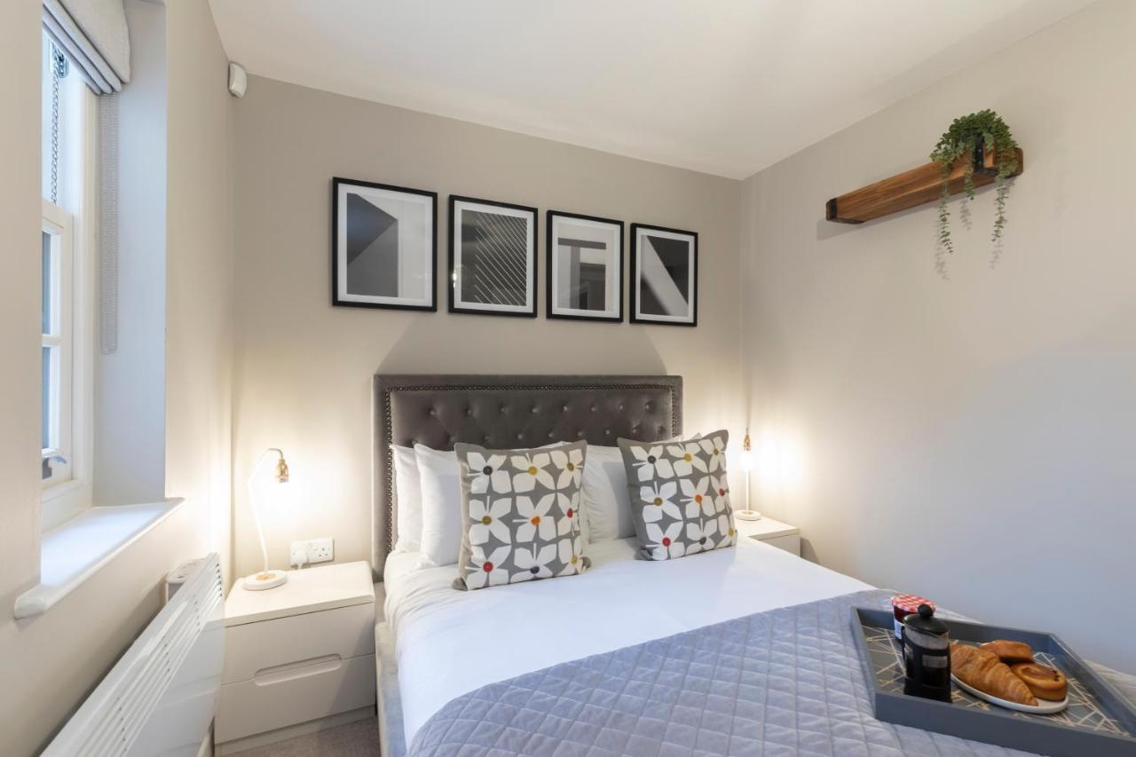 Elliot Oliver - 2 Bedroom Garden With Parking Apartment *