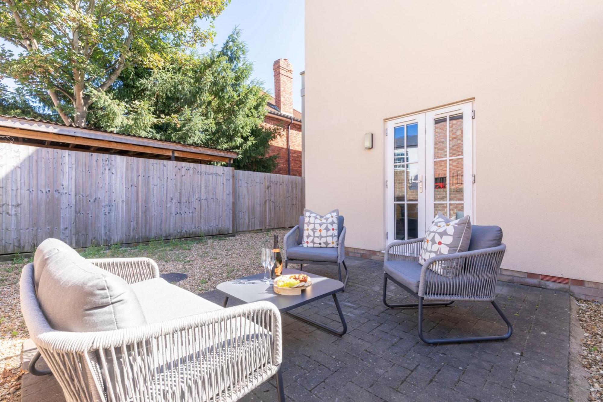 Apartment Elliot Oliver - 2 Bedroom Garden With Parking